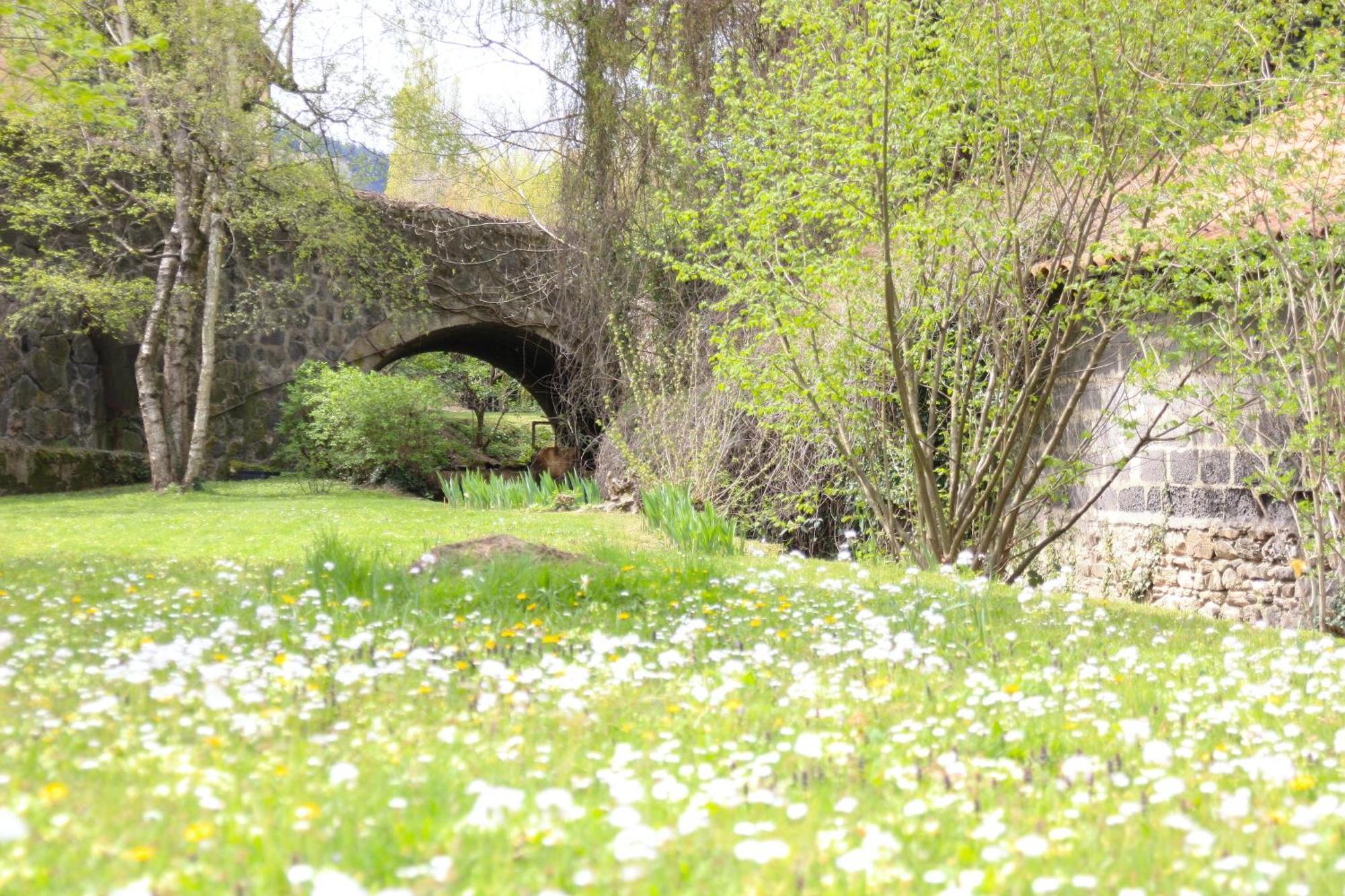 Un Jardin Secret Bed and Breakfast Yzeron Buitenkant foto